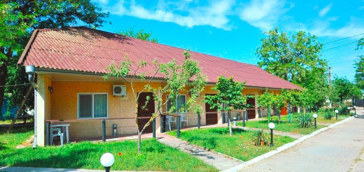 Територія бази відпочинку «меліоратор». відпочивайте по акції