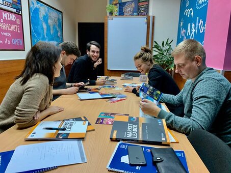 Англійська для дорослих в школі інтерлінгва в одесі. сплачуйте курси зі знижкою.