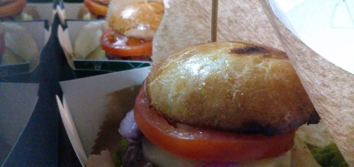 Бургер от 7 BURGERS. Заказывайте по акции