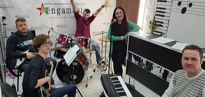 Уроки вокала для взрослых со скидкой в студии музыкального искусства «Engamusic» в Днепре