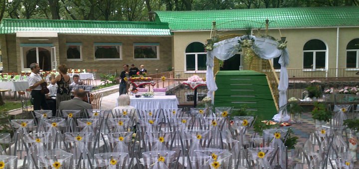 Подготовка к свадьбе в комплексе Зеленая дубрава под Полтавой. Отмечайте корпоративы, свадьбы и Дни рождения по акции.
