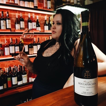 Vian wine bar. order drinks with 7 discount