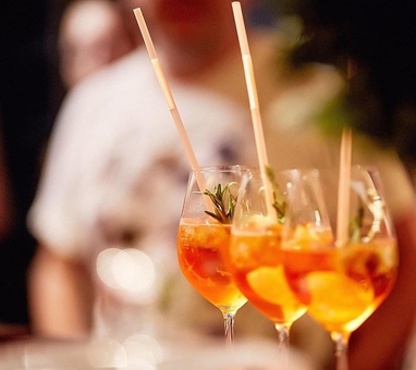 Vian wine bar. order drinks with a discount of 9