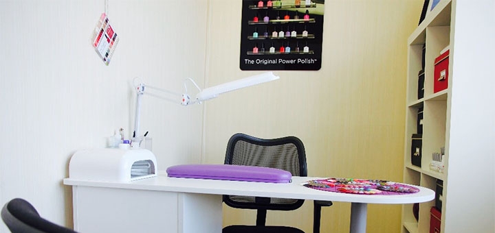 Master of nail service Vita Krutetskaya in Kiev. With discount.