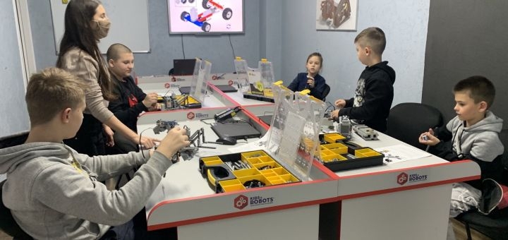 Robotics club kids &amp; robots in odessa