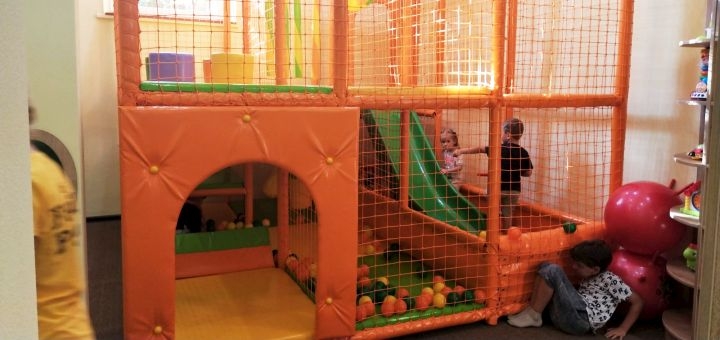 Family cafe Family Palace Kazka, entertainment