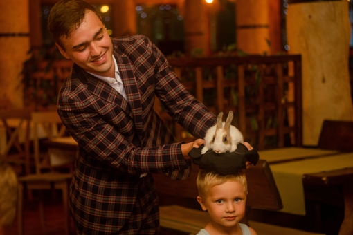 Magician and illusionist Nikolai Usichenko in Kiev. Promotion on the show