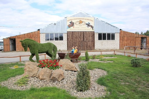 Horse yard Leleki 5