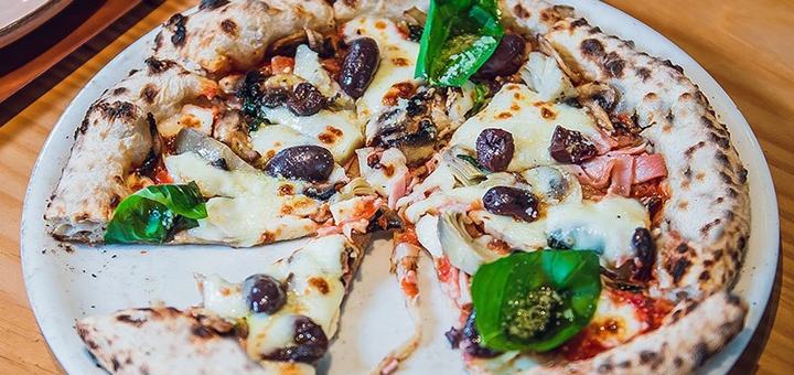 Pizza pich pizza delivery service. Order on promotion 3