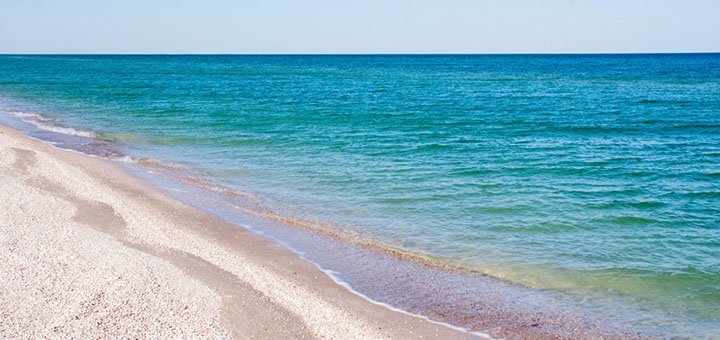 Sea and sandy beach near the SPA-hotel "Panorama" in Kirillovka. Book rooms for the promotion.