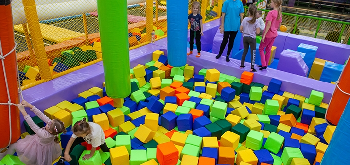 Children's Planet in Cosmo Multimall. Visit with a 20% discount
