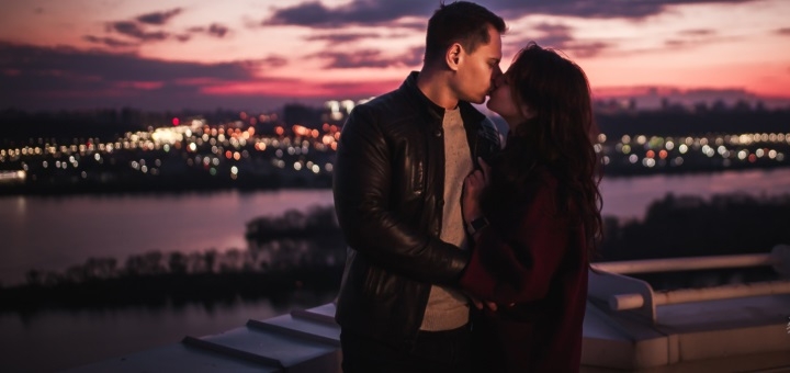 Доставка подарков и цветов первым украинским сервисом для влюбленных romantic.ua. Заказывайте услуги по скидке.