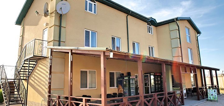 База отдыха «Премьер» в Кирилловке. Бронируйте номера по акции.