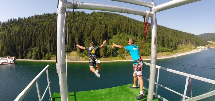 Rope jumping adrenaline tower in bukovel from activeday. buy tickets for extreme entertainment at a discount.