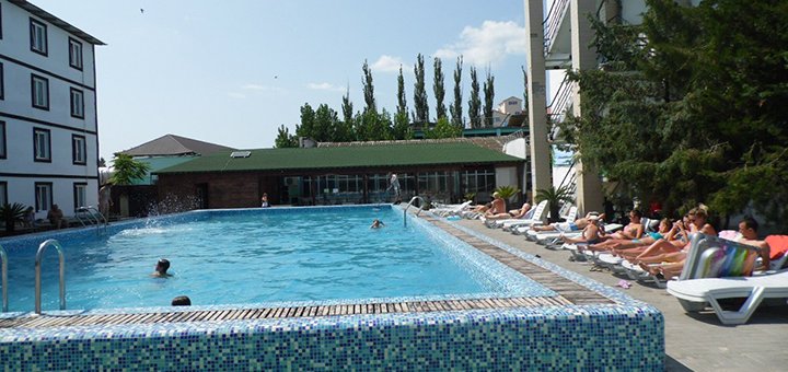 Visit the Arina pool hotel with promotion 5