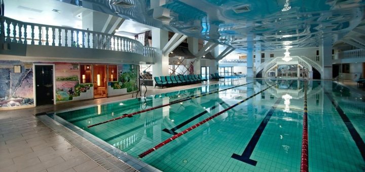 Swimming pool in the SPA-hotel "Promenade" in Truskavets. Book a hotel with a discount.