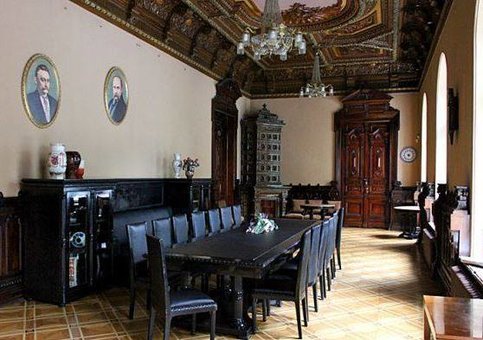 Excursion palaces and castles of pechersk with the &quot;secret city&quot; company in kiev. book tickets for the promotion.