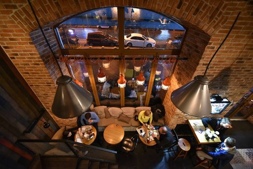 Інтер'єр бару «True Burger Bar». Замовити столик зі знижкою