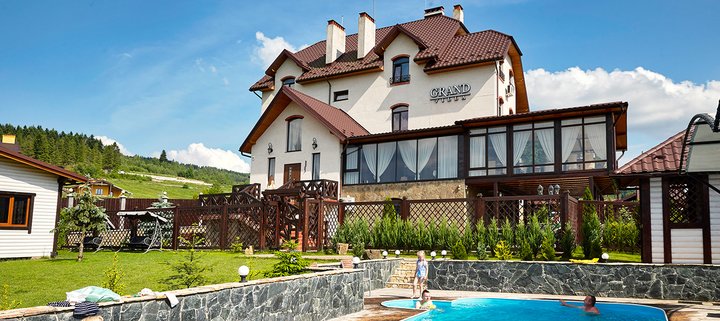 Hotel Villa Grand in Skhidnitsa. Book with a promotion 4