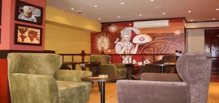 The interior of the Coffee Life coffee shop. Enjoy the rich taste of discount coffee.