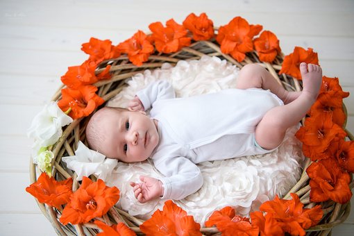 Студійна фотосесія новонароджених у студії Nina & Alex Photo в Одесі. Замовляйте дитячого фотографа з акції.