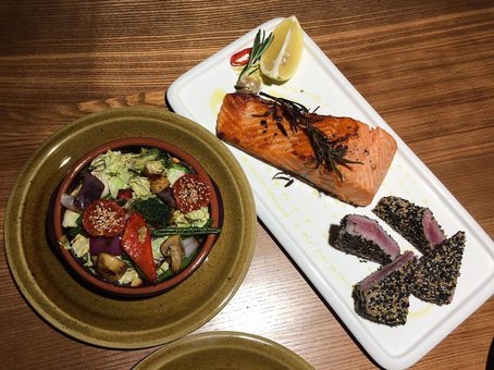 Fish shop-restaurant &quot;flagman&quot;. discounts on dishes