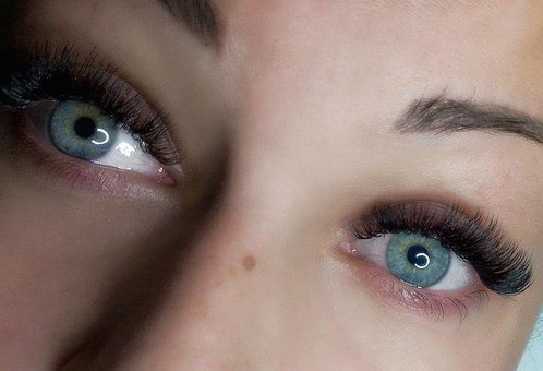 Нарощування вій 2D Київ у салоні «Майстерні краси» Записуйтесь по акції.