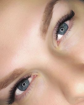 Нарощування вій 2D Київ у салоні «Майстерня краси». Записуйтесь по акції.