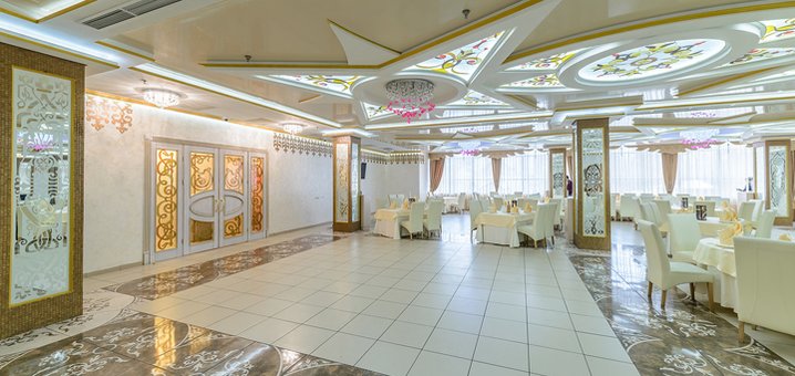 Банкетный зал в ресторане в доме отдыха «Султан» в Днепре. Ск