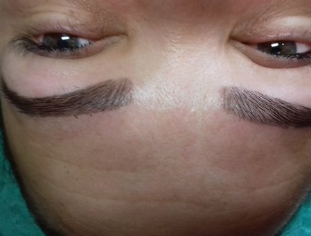 Eyebrow shaping courses at the «House of beauty» beauty studio in Kharkov. Sign up for a discount.