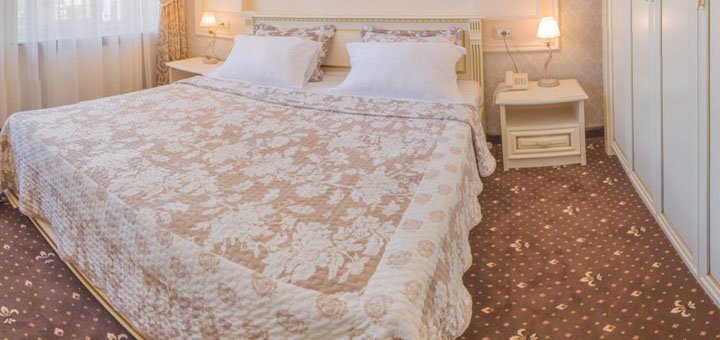 Discounts for holidays at vintage hotel7