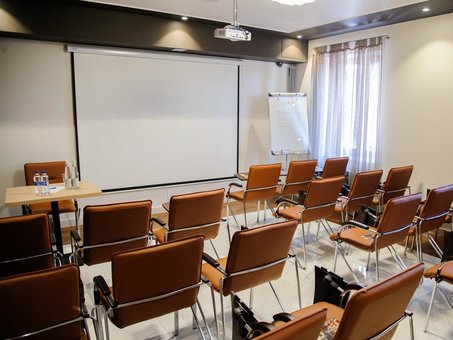 To reserve a room in the UNO Design Hotel in Odessa is inexpensive