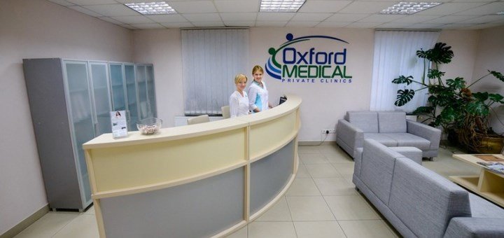 Фахівці oxford medical за роботою. відвідуйте сеанси по акції