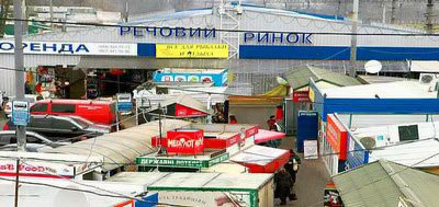Дарницький речовий ринок. Купи одяг зі знижкою