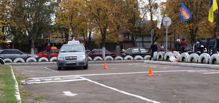 Driving courses at the school "Constanta-GS" in Kiev on Poznyaki. Sign up to an instructor for the action.