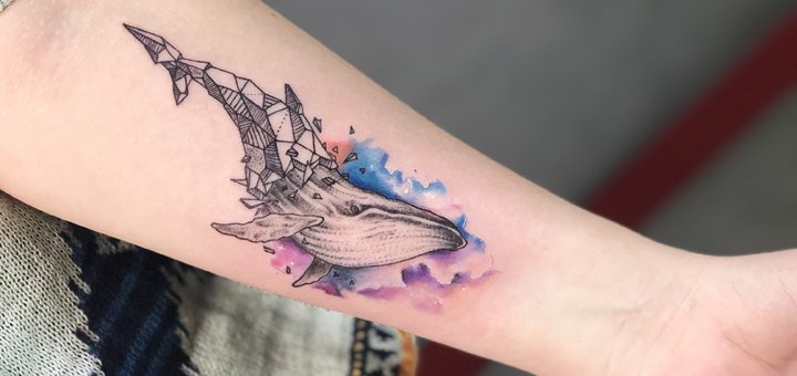 Women's tattoos in the studio "Mama do not abuse" in Brovary. Make an appointment with a tattoo artist for a promotion.