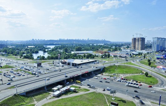 Панорамний вид з вікна апартаментів люкс комплексу «wellcome24» в києві. знімайте по знижці.