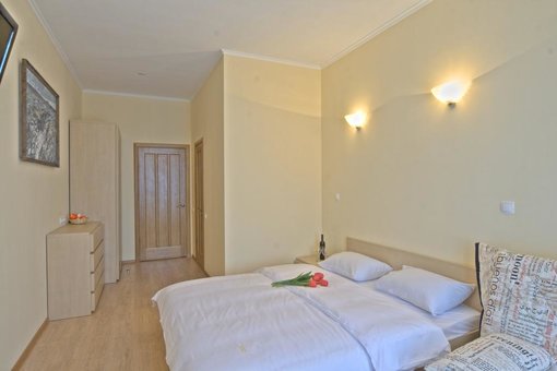 Двомісний номер з балконом в апарт-готелі «Heart Kiev Apart Hotel» в Києві. Зняти номер по акції